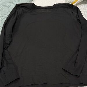 Women’s lululemon Black Long Sleeve Shirt
Size 14 no tag